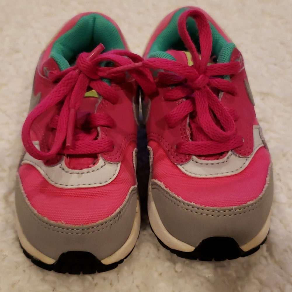 Nike Air shoes size C8